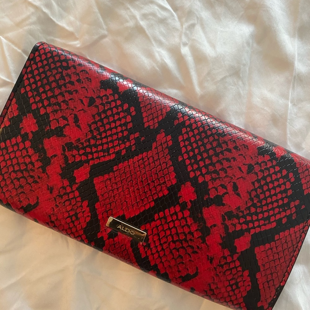 NWT! Red + Black Snakeskin Clutch ♥️🖤